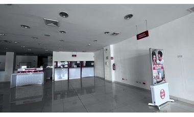 !!!Se Alquila Local en Los Pueblos 750 Mtrs¡¡¡