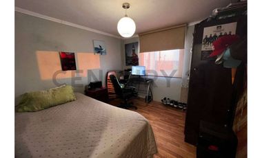 Parcela con hermosa casa principal y cabaña.