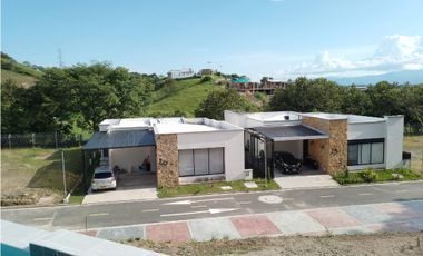 Casas en Venta Sobre Planos en Conjunto Cerrado en Cartago Valle.