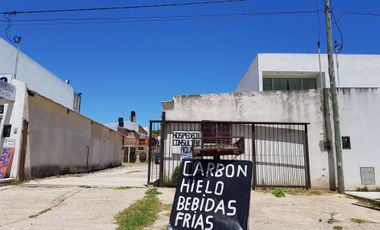 VENDO, COMPLEJO TURISTICO COMPLETO, 8 dormis, 3 deptos completos, local comercial, zona estacionamiento, casa con quincho y patio