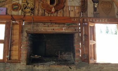 VENDO, COMPLEJO TURISTICO COMPLETO, 8 dormis, 3 deptos completos, local comercial, zona estacionamiento, casa con quincho y patio