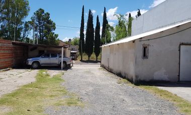 VENDO, COMPLEJO TURISTICO COMPLETO, 8 dormis, 3 deptos completos, local comercial, zona estacionamiento, casa con quincho y patio