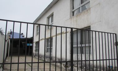 VENDO, COMPLEJO TURISTICO COMPLETO, 8 dormis, 3 deptos completos, local comercial, zona estacionamiento, casa con quincho y patio