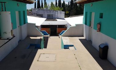 VENDO, COMPLEJO TURISTICO COMPLETO, 8 dormis, 3 deptos completos, local comercial, zona estacionamiento, casa con quincho y patio