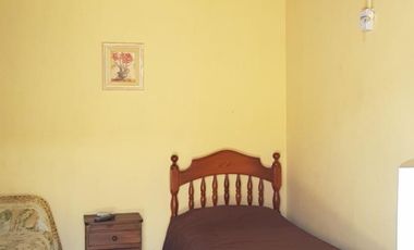 VENDO, COMPLEJO TURISTICO COMPLETO, 8 dormis, 3 deptos completos, local comercial, zona estacionamiento, casa con quincho y patio