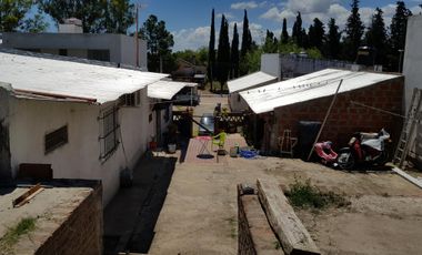 VENDO, COMPLEJO TURISTICO COMPLETO, 8 dormis, 3 deptos completos, local comercial, zona estacionamiento, casa con quincho y patio