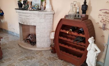 VENDO, COMPLEJO TURISTICO COMPLETO, 8 dormis, 3 deptos completos, local comercial, zona estacionamiento, casa con quincho y patio