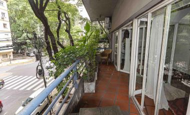 Venta Palermo , Casa sobre lote propio mas  local en Planta Baja , 2 plantas , Patio y Balcon