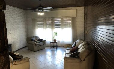 Chalet en venta en Villa Dominico