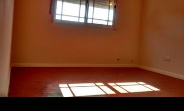 Duplex en Venta Haedo / Moron (A008 782)