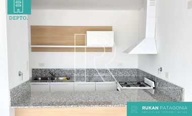 #Alquiler_RUKAN | Dpto. 3 Ambientes (Nivel Ejecutivo) | Zona CENTRO | Calle DAMEVIN y AV. DEL TRABAJO | Caleta Olivia.-