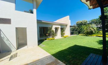 Casa en Fraccionamiento en Paraíso Country Club Emiliano Zapata - CAEN-1018-Fr