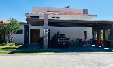 Casa en Fraccionamiento en Paraíso Country Club Emiliano Zapata - CAEN-1018-Fr