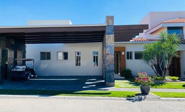 Casa en Fraccionamiento en Paraíso Country Club Emiliano Zapata - CAEN-1018-Fr
