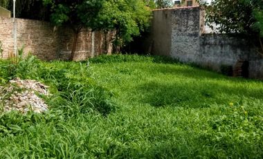 CASA PH PLANTA BAJA DE 2 AMBIENTES CON FONDO Y JARDIN.
