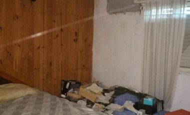 CASA PH PLANTA BAJA DE 2 AMBIENTES CON FONDO Y JARDIN.