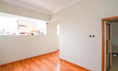 Rumah LT 144 Strategis 12 Menit ke Pintu Tol Limo 2 Siap Huni J-43807