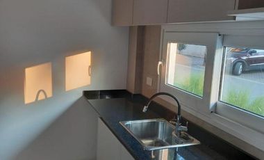 Dúplex con jardín en Saravi Village, Pilar