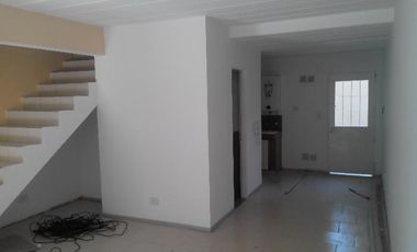 Departamento 3 AMB CON PATIO Y  cochera. tigre. tacuari 255. todo incluido(  no abona expensas. abl agua )