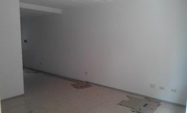 Departamento 3 AMB CON PATIO Y  cochera. tigre. tacuari 255. todo incluido(  no abona expensas. abl agua )