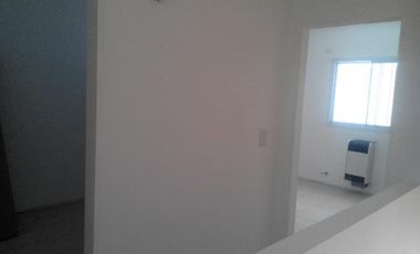 Departamento 3 AMB CON PATIO Y  cochera. tigre. tacuari 255. todo incluido(  no abona expensas. abl agua )