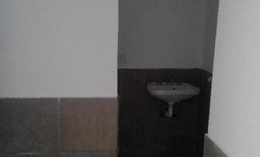 Departamento 3 AMB CON PATIO Y  cochera. tigre. tacuari 255. todo incluido(  no abona expensas. abl agua )
