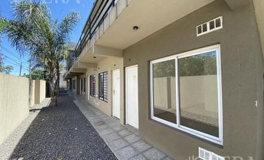 Venta departamento tipo duplex a estrenar de 3 ambientes con patio en San Miguel (30913)