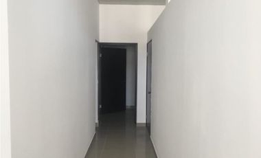 SE VENDE HERMOSO LOCAL EN PLAZA MILLA 8 DE DOS PISOS 126m2