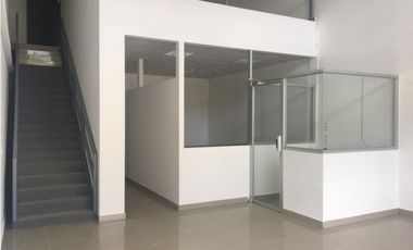 SE VENDE HERMOSO LOCAL EN PLAZA MILLA 8 DE DOS PISOS 126m2