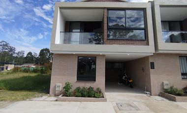 casa en arriendo/venta en retiro. Cod V215516