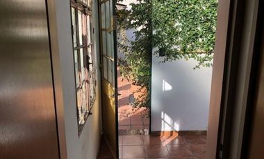Gran casa de 5 ambientes, con patio y terraza c/parrilla
