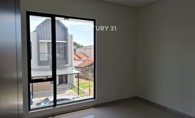 Rumah Brand New Dekat Pintul Tol Graha Raya JS17086