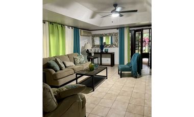 SE VENDE HERMOSA CASA EN LAS CUMBRES
