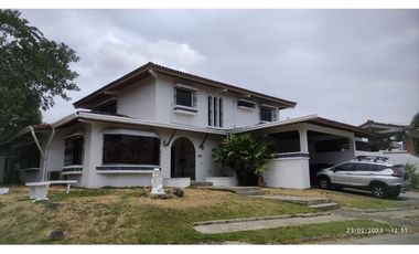 SE VENDE HERMOSA CASA EN LAS CUMBRES