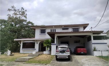 SE VENDE HERMOSA CASA EN LAS CUMBRES