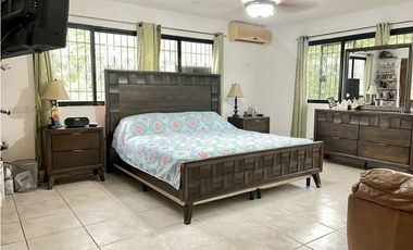 SE VENDE HERMOSA CASA EN LAS CUMBRES