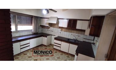 Venta casa más depto paso del rey centro