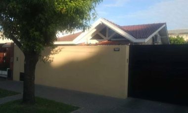 HERMOSO INMUEBLE, 1/2 CUADRA DEL INSTITUTO CONCORDIA