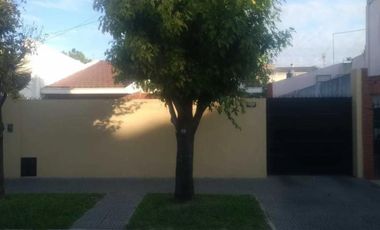 HERMOSO INMUEBLE, 1/2 CUADRA DEL INSTITUTO CONCORDIA