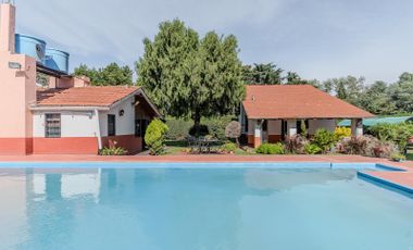Casa en Luis Guillon - Quinta doble terreno - 3 dormitorios - piscina