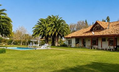 Gran Casa Familiar de 6 Dormitorios con Piscina en Melipilla