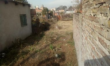 Lote de terreno en VENTA con mejoras, posee escritura e impuestos al día.