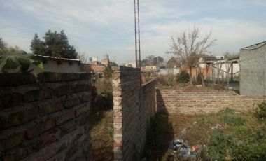 Lote de terreno en VENTA con mejoras, posee escritura e impuestos al día.