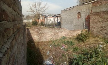 Lote de terreno en VENTA con mejoras, posee escritura e impuestos al día.