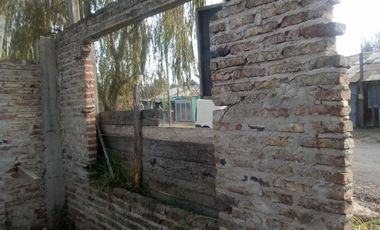 Lote de terreno en VENTA con mejoras, posee escritura e impuestos al día.