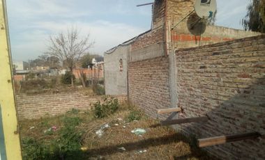 Lote de terreno en VENTA con mejoras, posee escritura e impuestos al día.