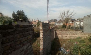 Lote de terreno en VENTA con mejoras, posee escritura e impuestos al día.