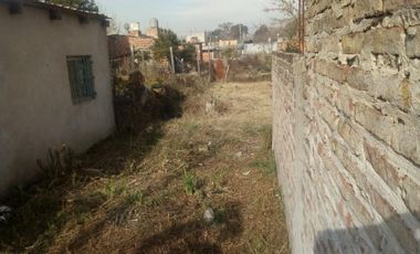 Lote de terreno en VENTA con mejoras, posee escritura e impuestos al día.