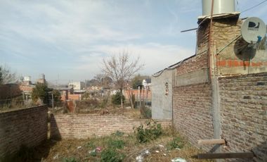 Lote de terreno en VENTA con mejoras, posee escritura e impuestos al día.