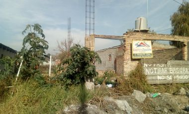 Lote de terreno en VENTA con mejoras, posee escritura e impuestos al día.